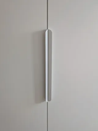 Tirador blanco para armario/mueble