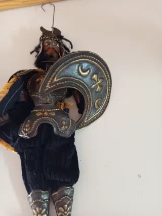 Antigua marioneta guerrero medieval