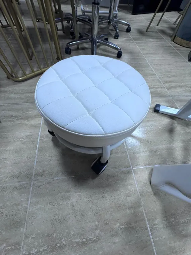 Silla giratoria pequeña con ruedas