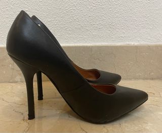 Zapatos de tacón stilettos negros
