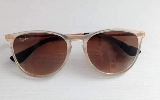 Gafas de sol Ray-Ban Beige y Marrón junior.