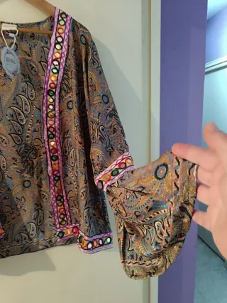 Chaqueta Veraniega Estampada con Bordados