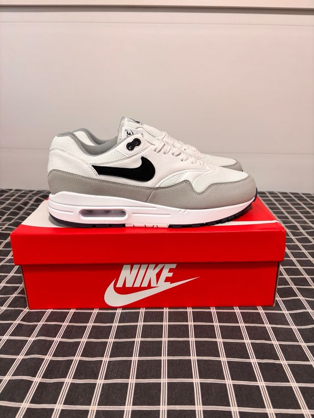 Nike Air Max 1 Gris y Blanco