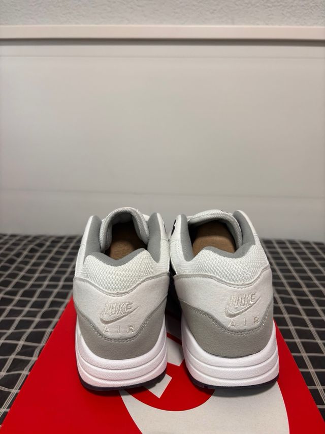 Nike Air Max 1 Gris y Blanco