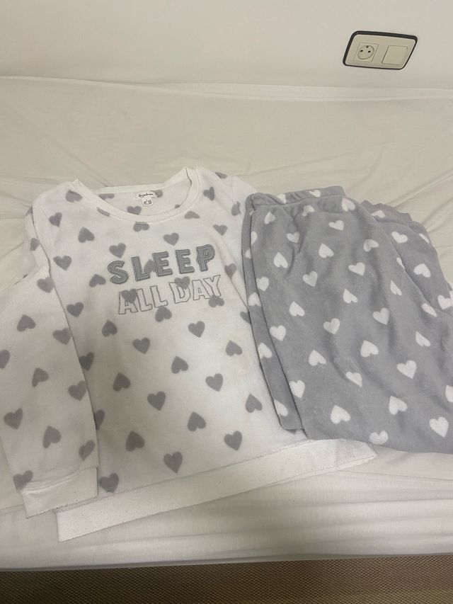 Pijama Corazones Gris y Blanco