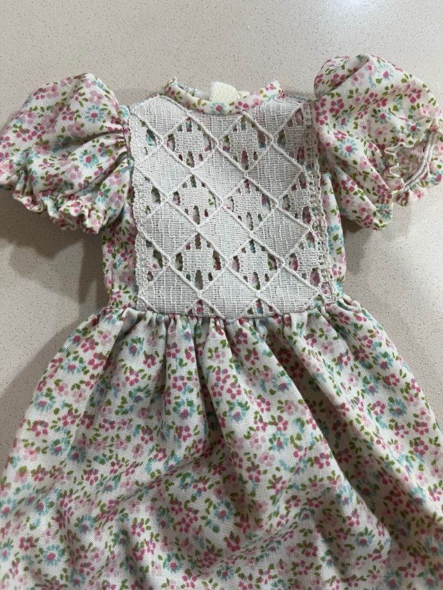 Vestido Muñeca Lesly Flores y Encaje