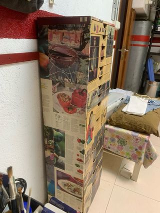 Cajonera de madera decorada