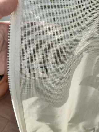 Estructura gazebo o pérgola de jardín con cortinas