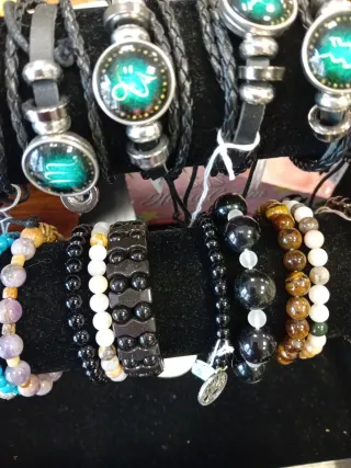 Bracciali con ciondoli zodiacali