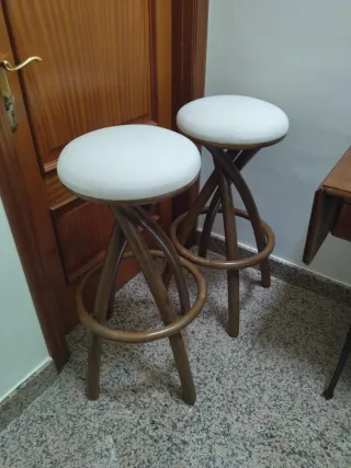 Taburetes de diseño madera y tela
