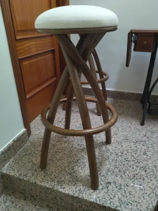 Taburetes de diseño madera y tela