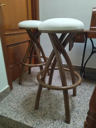 Taburetes de diseño madera y tela