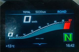 BMW F 900 R REESTRENO * IMPECABLE *. QUICK SHIFT * MODOS DE CONDUCCION *