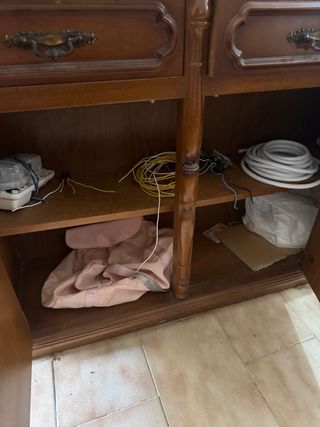 Aparador de madera y mármol