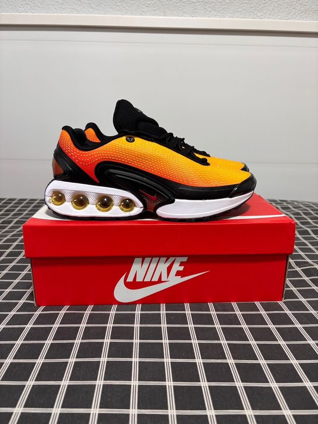 Nike Air Max DN Naranja y Negro