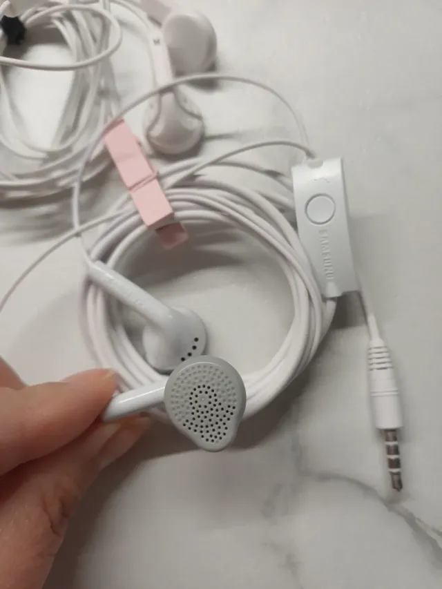 Set Cuffie Cablate Bianche 4 pezzi