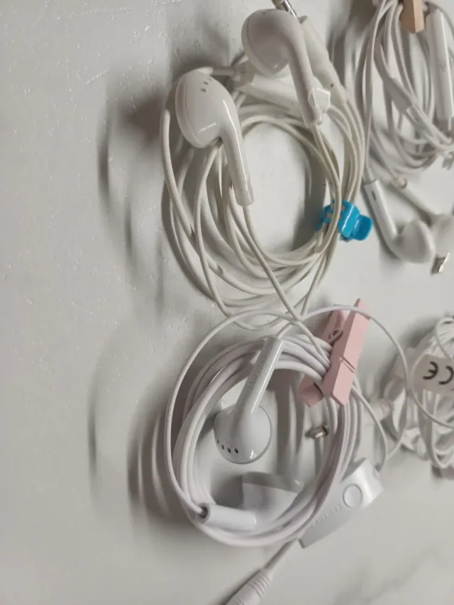 Set Cuffie Cablate Bianche 4 pezzi