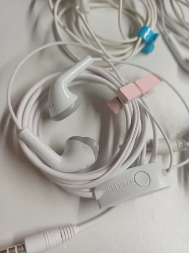 Set Cuffie Cablate Bianche 4 pezzi