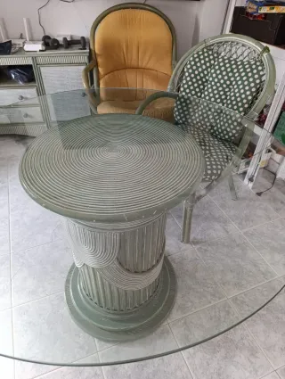 Conjunto mesas mimbre y cristal