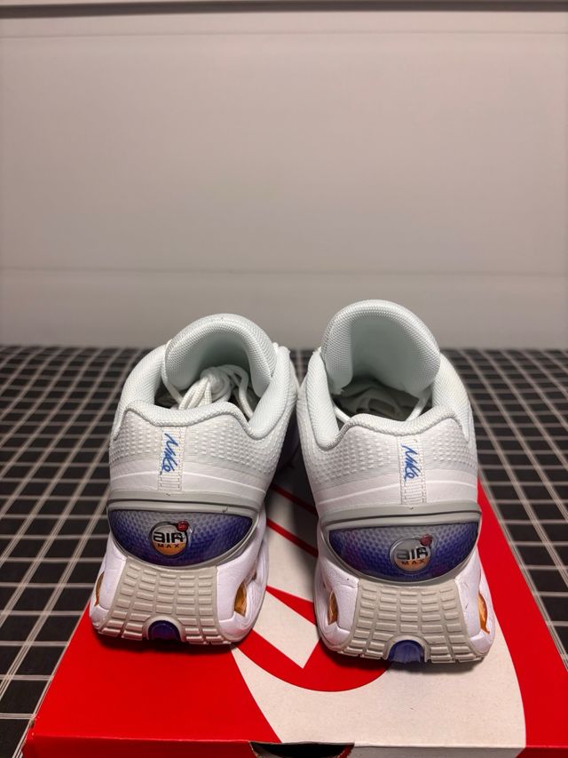 Nike Air Max DN Blanco y Dorado