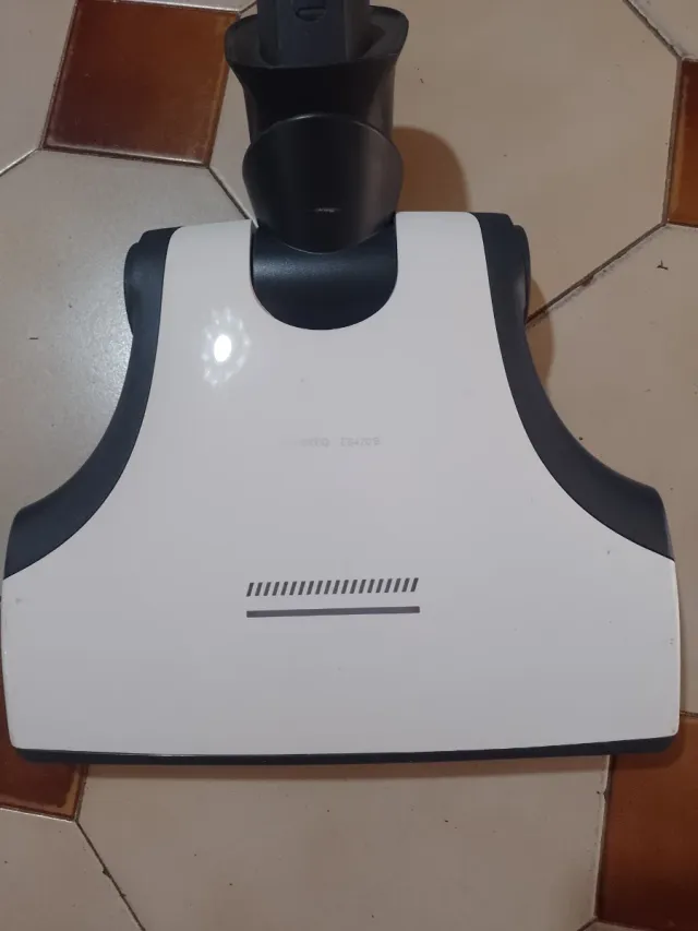 Accessorio multifunzione pavimenti e battitappeto