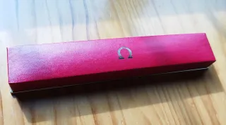 Estuche Caja Omega Rojo y Dorado