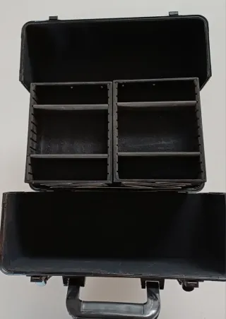 Maletín de maquillaje negro