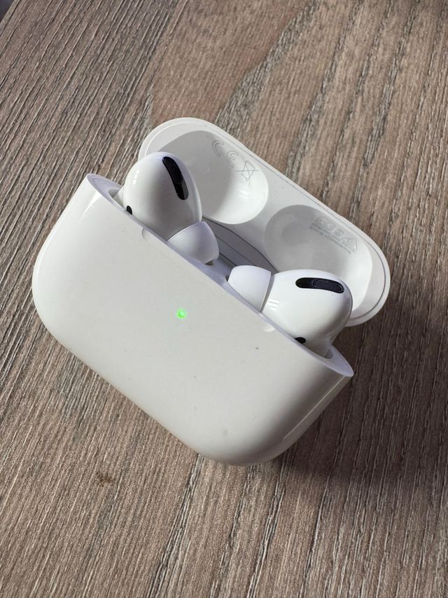 AirPods Pro Apple