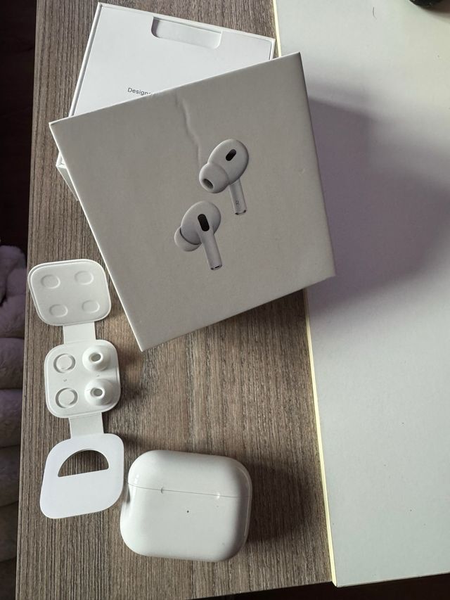 AirPods Pro Apple