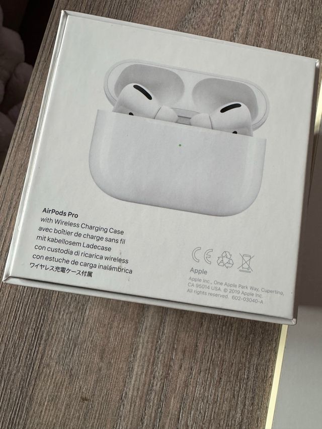 AirPods Pro Apple