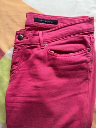 Pantalones vaqueros mujer Tommy Hilfiger rosas.