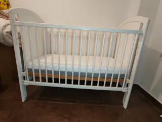 Cuna blanca de bebe