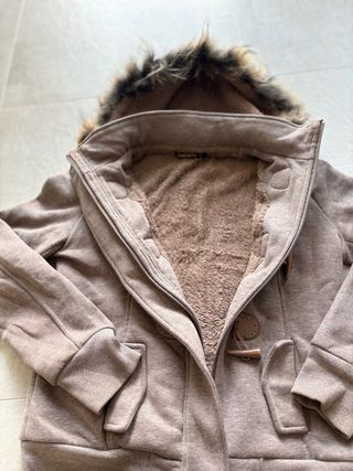 Giacca con cappuccio e pelliccia