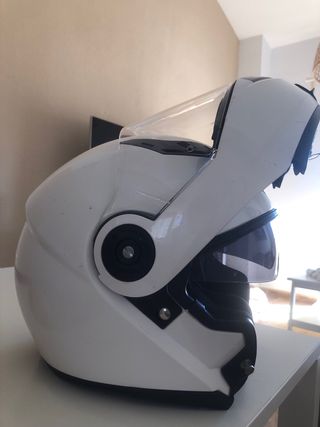 Casco de moto blanco abatible