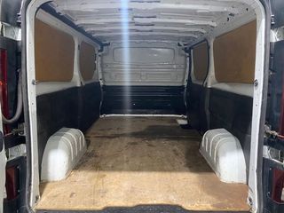 Nissan NV300 Furgón 2.0dCi L2H1 1.2T Comfort 120cv - GARANTIA FÁBRICA 03/2025