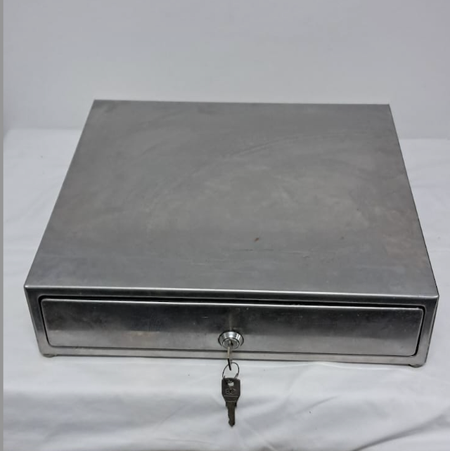 Caja registradora metálica