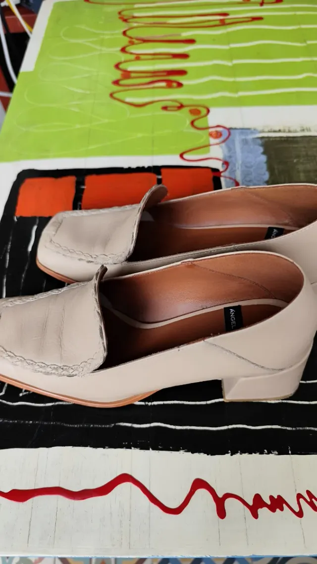 Scarpe con tacco largo beige di Angel Alarcón