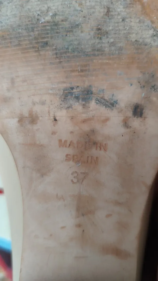 Scarpe con tacco largo beige di Angel Alarcón