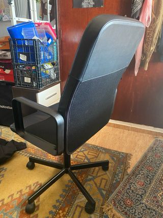 Silla de oficina con ruedas