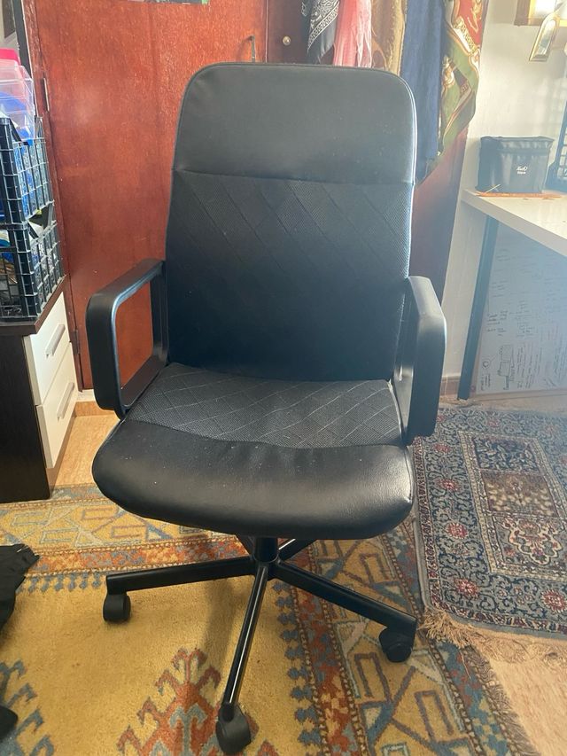 Silla de oficina con ruedas