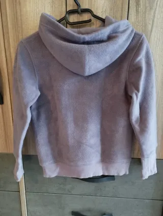 Forro polar con capucha