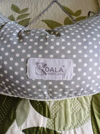 Cojín de lactancia Koala gris lunares