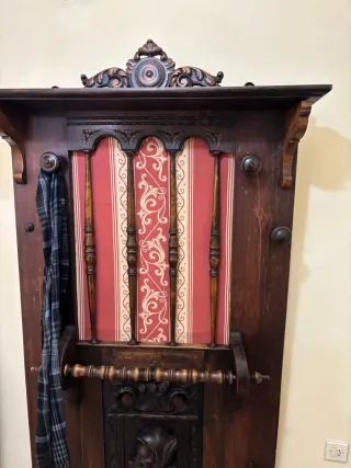 Antigua Antecámara de Madera Oscura