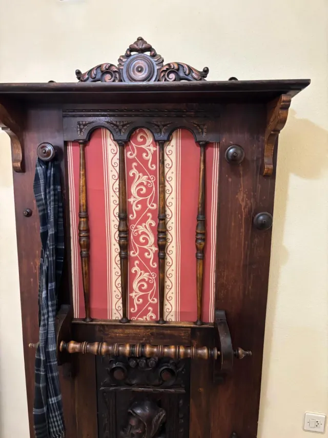 Antigua Antecámara de Madera Oscura