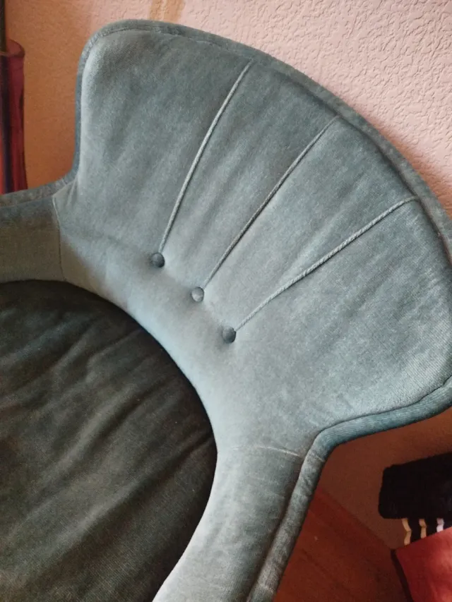 Sillón verde antiguo con flecos