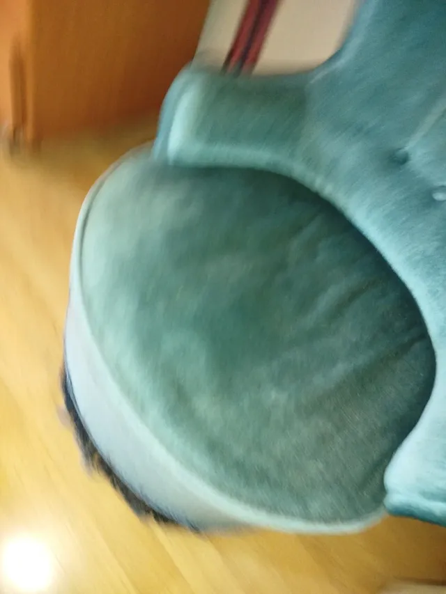 Sillón verde antiguo con flecos