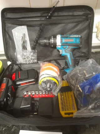 Taladro Inalámbrico con 2 Baterías y Accesorios