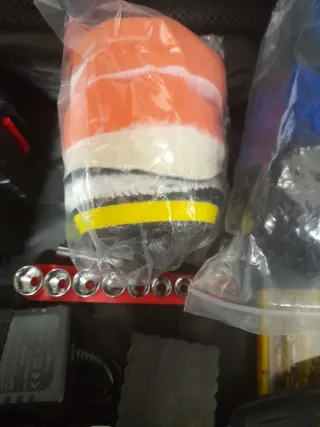 Taladro Inalámbrico con 2 Baterías y Accesorios