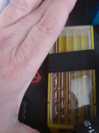 Taladro Inalámbrico con 2 Baterías y Accesorios