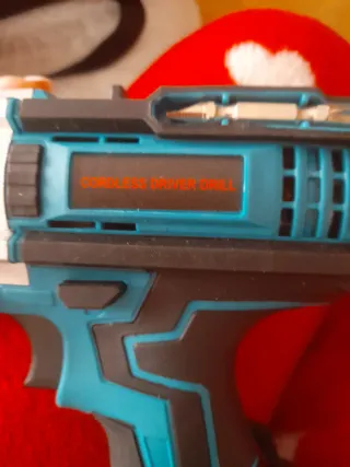 Taladro Inalámbrico con 2 Baterías y Accesorios